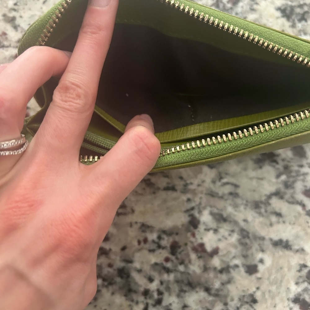 MaxMara Olive Leather Zip Wallet - Picture 6 of 9